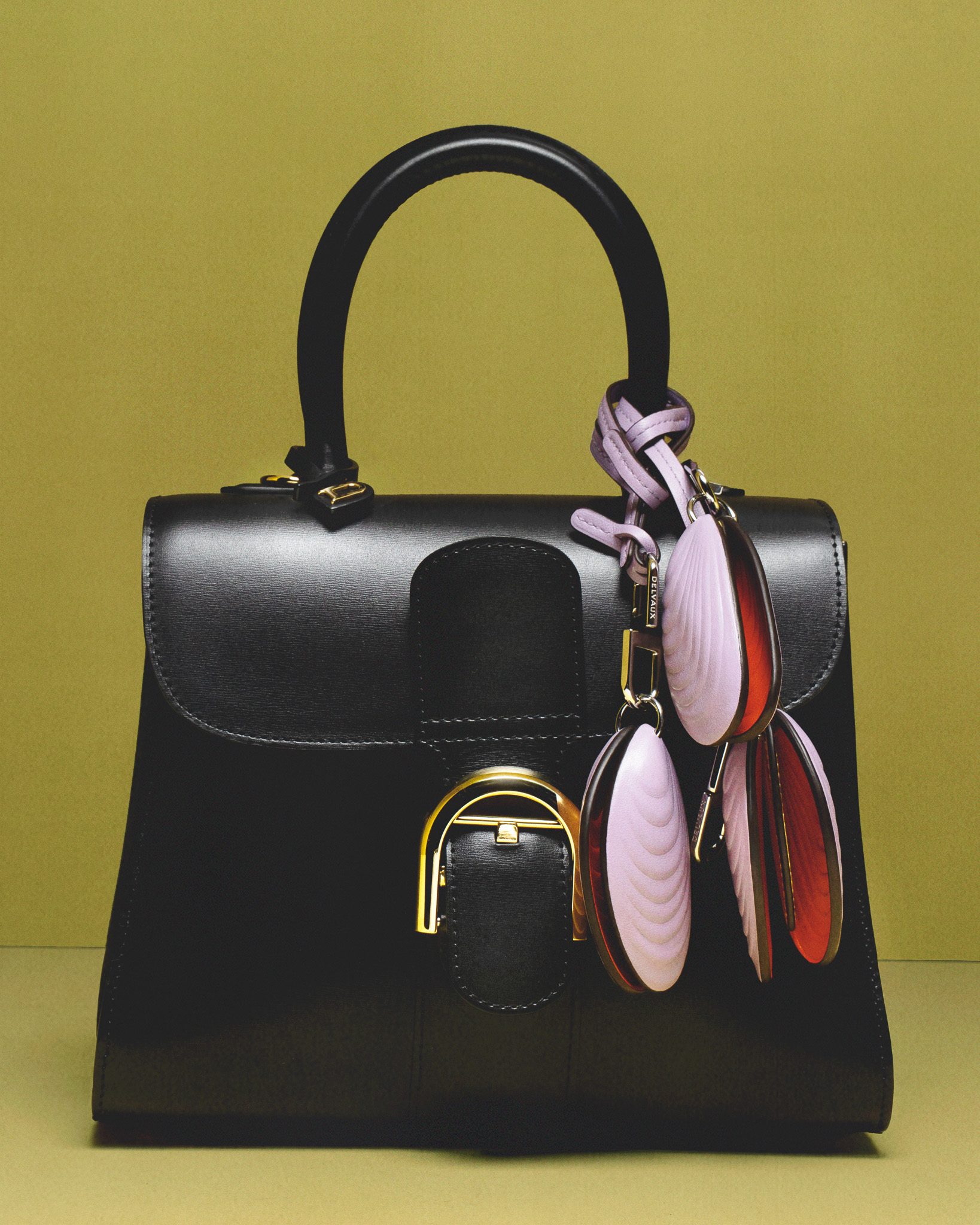 DELVAUX SS26 HIGHSUMMER COLORPOP LENNERTMADOU BRILLANT MUSSLES 01